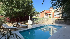 Cómoda Casa 2 dormitorios en Balneario Fantasio con Cochera Pileta compartida
